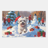 Malteser Hund läuft im Schnee mit Weihnachtshut Rechteckiger Aufkleber (Vorderseite)