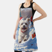 Malteser Hund läuft im Schnee mit Weihnachtshut Schürze (InSitu)