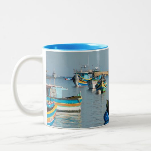 Maltesische Fischerboote | Marsaxlokk in Malta Zweifarbige Tasse (Links)