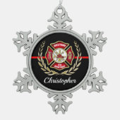 Maltesischer Personalisierter Feuerwehrmann Schneeflocken Zinn-Ornament (Vorderseite)