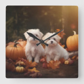 Maltesischer Welpe Autumn Delight Pumpkin Quadratische Wanduhr (Vorderseite)