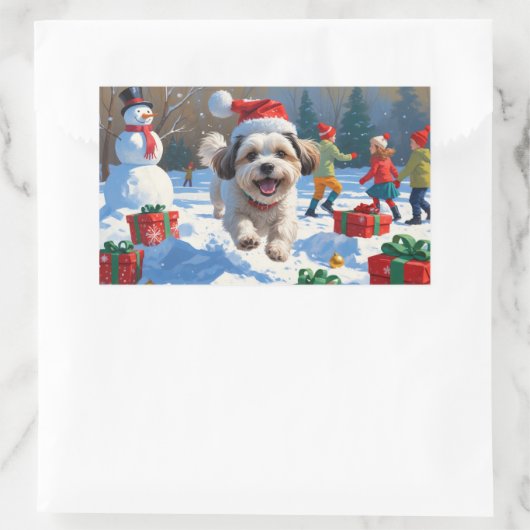 Malti Tzu läuft im Schnee mit Weihnachtshut Rechteckiger Aufkleber (Tasche)