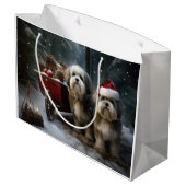 Malti tzu Snowy Sleigh Weihnachtsdekor Große Geschenktüte (Rückseite Schrägansicht)