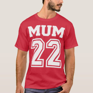 Mama 2022 zur Schwangerschaftsankündigung2 T-Shirt