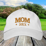 MAMA 20XX bestickte Baseballkappe gold / weiß<br><div class="desc">bestickte Hats: Klassische,  goldfarbene und weiße Fashion-Baseballkappe mit dem Text "MAMA" und Sonderjahr 20XX für frische Mütter,  Mütter,  Geburtstag von Großmüttern / Familienhütten</div>