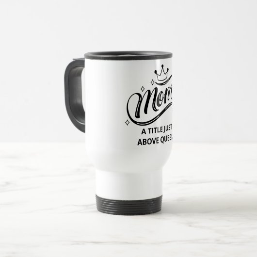 Mama A Titel gerade oberhalb von Queen Travel Mug Reisebecher (Vorderseite Links)