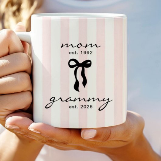 Mama an Oma Est Tasse mit Schleife