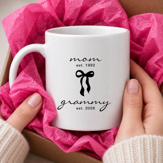 Mama an Oma Est Tasse mit Schleife