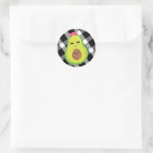Mama Avocado auf schwarz/weiß Gingham Runder Aufkleber (Tasche)
