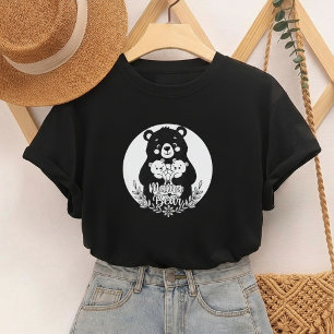 Mama-Bär mit zwei Jungen Herz-Linienkunst-Design T-Shirt