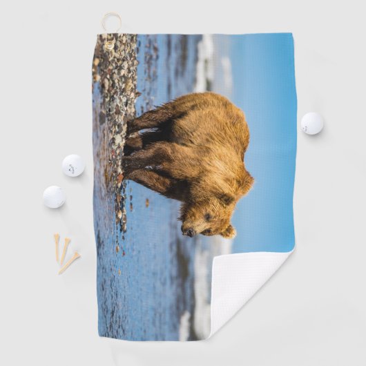 Mama Bären beobachtet ihre beiden Kinder Golfhandtuch (Insitu)