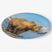 Mama Bären beobachtet ihre beiden Kinder Pappteller (Schrägansicht)