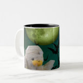 Mama, Bat & Moon Halloween Zweifarbige Tasse (Vorderseite Links)