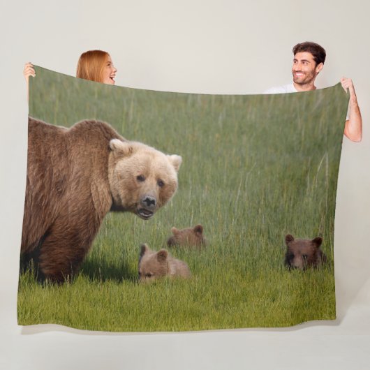 MAMA BEAR und HER CUBS Fleecedecke (Beispiel)