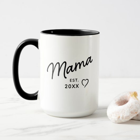 Mama Black and White Minimalist Est Year Tasse (Mit Donut)