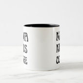 Mama braucht einen Kaffee Zweifarbige Tasse (Mittel)