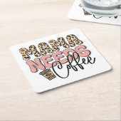 Mama braucht Kaffee Rechteckiger Pappuntersetzer (angewinkelt)