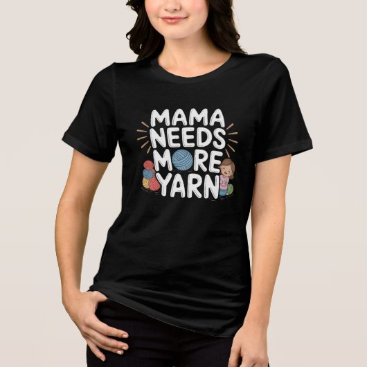 Mama braucht mehr Garne Tri-Blend Shirt (Vorderseite)