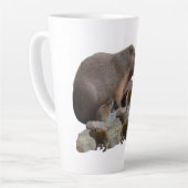Mama Capybara mit Babys, Latte Tasse (Linke Ecke)
