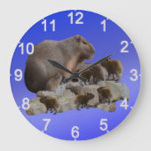 Mama Capybara mit Babys, Wall-Uhr Große Wanduhr (Vorderseite)