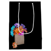 Mama Daisy Bouquet in Papiertüte Mittlere Geschenktüte (Rückseite)