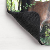 Mama Deer im Wald Mousepad (Ecke)