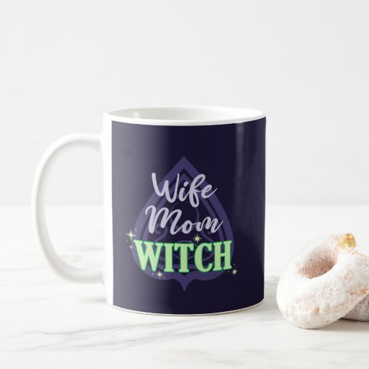Mama der mit Monogramm Ehefrau Hexe - Witziges Hal Kaffeetasse (Mit Donut)