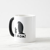 Mama der Nr.-eine: Pinguin und Küken Verwandlungstasse (Vorderseite Links)