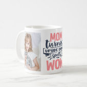 Mama, die die Mütter in Rosa-Grau-Typografie begei Kaffeetasse (Vorderseite Links)