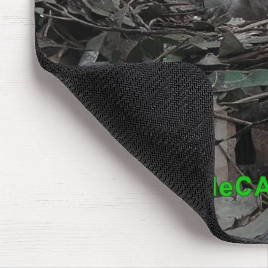 Mama, die S2 Mousepad horizontal füttert (Ecke)