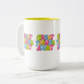 "Mama, du bist ihr Flügel" Zwei-Tonen-Tasse - schö Zweifarbige Tasse (Vorderseite Links)