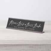 Mama, Ehefrau, Boss Babe Trendy Brush Script Black Schreibtischnamensplakette (Vorderseite )