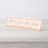 Mama, Ehefrau, Boss Babe Trendy Pinselschrift Rosa Schreibtischnamensplakette (Vorderseite )