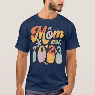 Mama Est 2023 Retro Groovy Design für die Mama T-Shirt