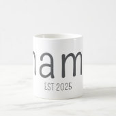 Mama Est 2025 Personalisierte Tasse (Mittel)