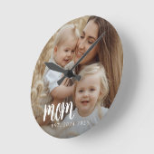 Mama etablierte modernes White Script Foto Runde Wanduhr (Winkel)