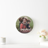 Mama etablierte modernes White Script Foto Runde Wanduhr (Zuhause)