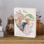 Mama Foto Blumenrahmen Geometrisches goldenes Herz Holzkisten Schild<br><div class="desc">Benutzerdefinierter Foto-Block, den Sie mit jedem personalisieren können und ein beliebtes Sprichwort oder Wörter aus dem Herzen hinzufügen können. Ihr Foto ist Set in einen geometrisch herzenförmigen Goldrahmen. Der Rahmen aus Edelstein ist mit Aquarellbäumen aus rosa Blume geschmückt. Es ist mit dem Wortlaut "Mama .. glätten die Höhen und Tiefen,...</div>