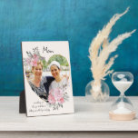 Mama Foto Plaque Floral Frame Geometric Fotoplatte<br><div class="desc">Benutzerdefinierte Foto-Plakette, die Sie mit jedem personalisieren können und fügen Sie ein beliebtes Sprichwort oder Wörter aus dem Herzen. Ihr Foto ist Set in einen geometrisch herzenförmigen Goldrahmen. Der Rahmen aus Edelstein ist mit Aquarellbäumen aus rosa Blume geschmückt. Es ist mit dem Wortlaut "Mama .. glätten die Höhen und Tiefen,...</div>
