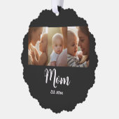 Mama Gegründet Jahr Modernes Skript Schwarz 3 Foto Ornament Karte (Links)