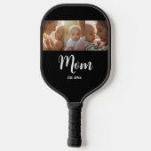 Mama Geschätztes Jahr Moderne Bold Script Pickleba Pickleball Schläger (Rückseite)