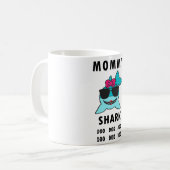 Mama-Haifisch-Tasse, Doo Doo Doo lustige Kaffeetasse (Vorderseite Links)