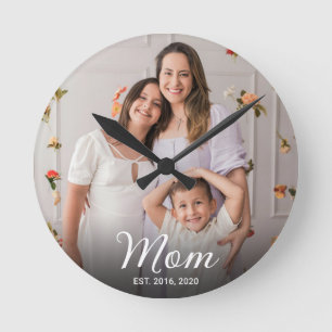 Mama hat modernen weißen Skript-Foto eingerichtet  Runde Wanduhr