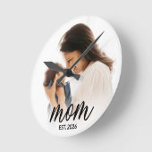 Mama hat modernes schwarzes Skript-Foto eingericht Runde Wanduhr (Winkel)