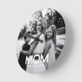 Mama hat modernes weißes fettgedrucktes Foto einge Runde Wanduhr (Winkel)