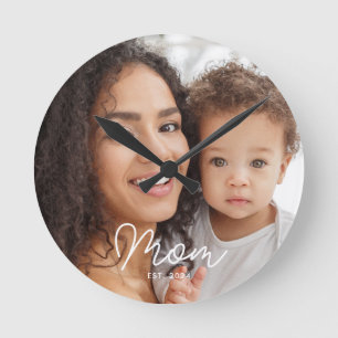Mama hat modernes weißes Skript-Foto eingerichtet Runde Wanduhr