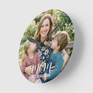 Mama hat modernes weißes Skript-Foto erstellt Runde Wanduhr