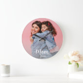 Mama hat Schwarz-Weiß-Script-Foto eingerichtet Große Wanduhr (Zuhause)