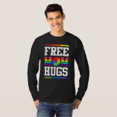 Mama Hugs Gay Pride LGBT Daisy Rainbow Blume T-Shirt (Vorne ganz)