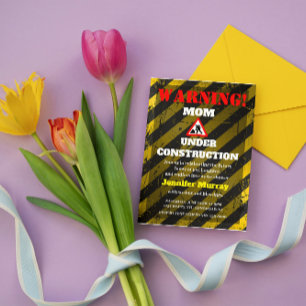 Mama im Bau Niedliche moderne Babydusche Einladung